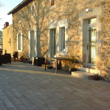 Gite Les Genets Le Vigeant Esterno foto